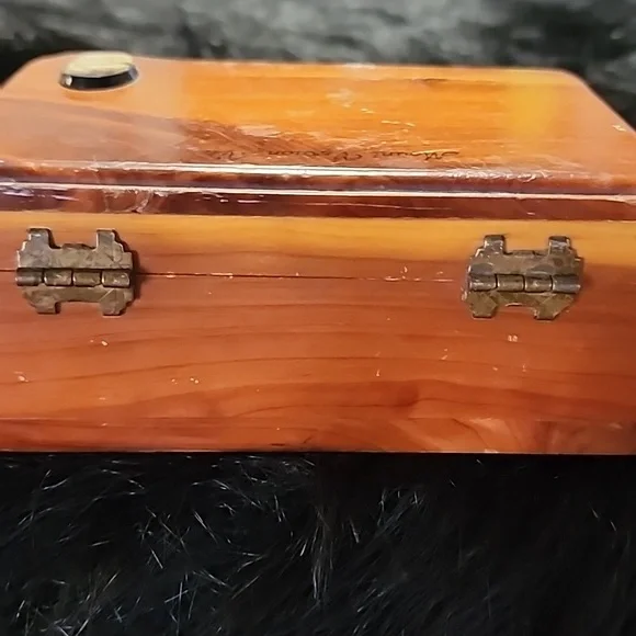 Vintage Wooden Trinket Box with Cameo.  Mount Vernon, Va. - Picture 7 of 9